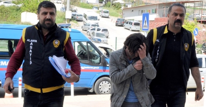 Hırsızı dövmesi ele verdi 