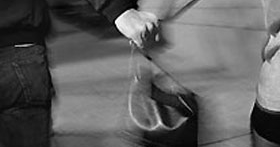 Hollandalı kadın telefon dolandırıcısına para ve altınlarını kaptırdı