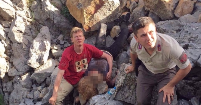 Hollandalı turisti merakı öldürdü