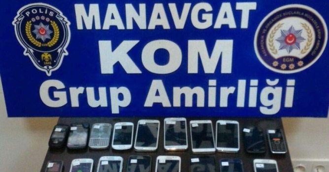 Kaçak telefonlarla yakalandı 