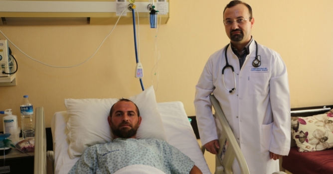 Kalbinden bıçaklanan genç ölümün kıyısından döndü