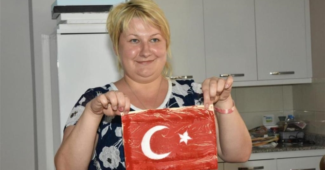 Kardeş şehirliler ebrudan Türk Bayrağı yaptılar