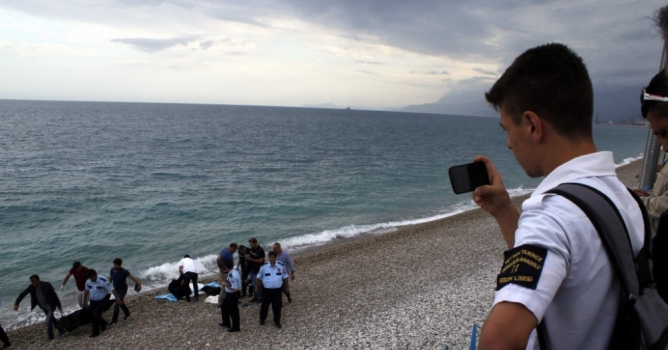 Kayıp gencin cesedi denizden çıktı