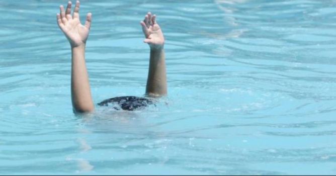 Kazakistanlı kadın turist boğulma tehlikesi atlattı