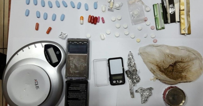 Klozetten uyuşturucu çıktı