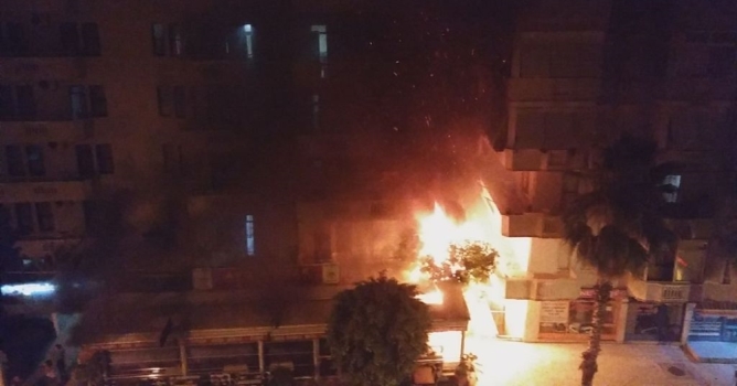 Köfteci alev alev yandı!