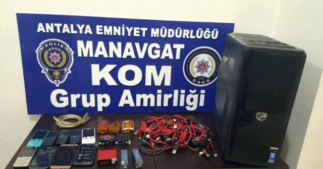 Kom'dan Kaçak Telefon Baskını