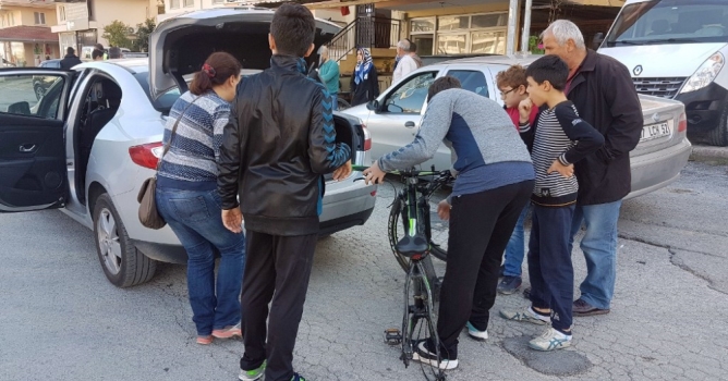 Köpekten kaçarken otomobile çarpıldı