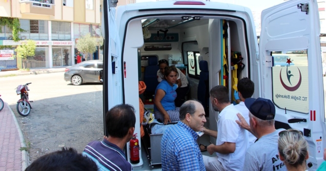 Kucağındaki bebekle intihara teşebbüs etti