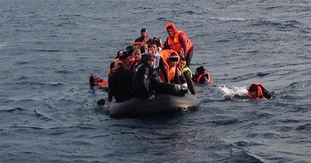 Lastik botla Meis'e geçmeye çalışan 43 Suriyeli yakalandı