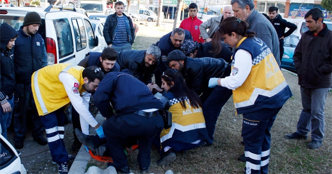 Madde bağımlısı genç polisi alarma geçirdi