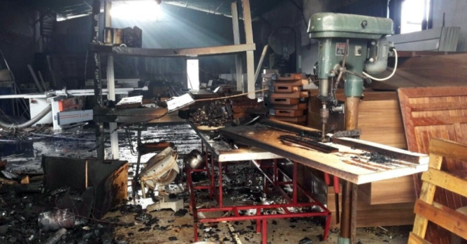 Mobilya atölyesinde korkutan yangın
