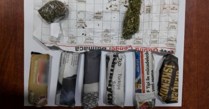 Motosiklet koltuğunda esrar ele geçirildi