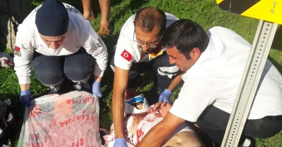 Motosikletle minibüs çarpıştı: 1 yaralı 