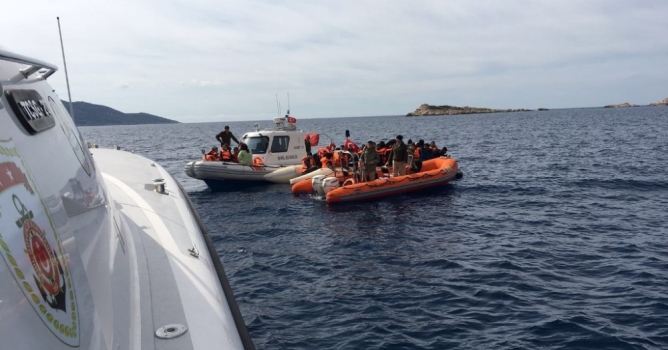 Mültecileri Sahil Güvenlik kurtardı