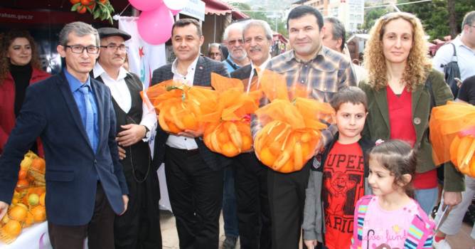 Noel Pazarı kuruldu