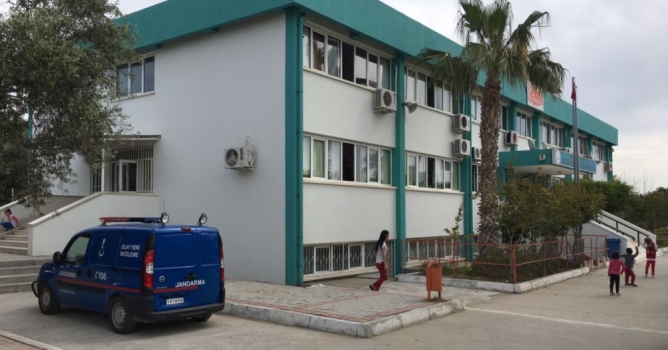 Okul kantinini soydular 