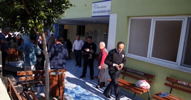 Ölüm cami avlusunda yakaladı