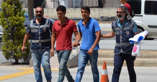 Oto faresi 2 kişi suçüstü yakalandı 