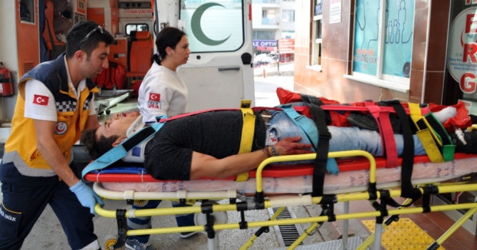 Otomobil ile motosiklet çarpıştı: 2 yaralı