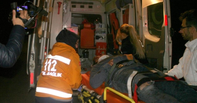 Otomobil motosikletle çarpıştı: 2 yaralı