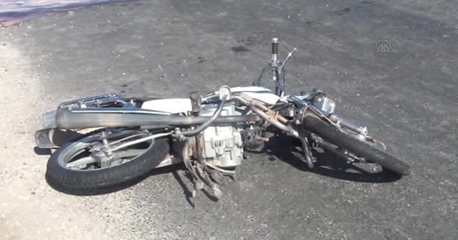  Otomobile çarpan motosikletçi öldü