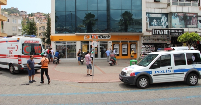 Özel güvenlik görevlisi bankada intihar etti