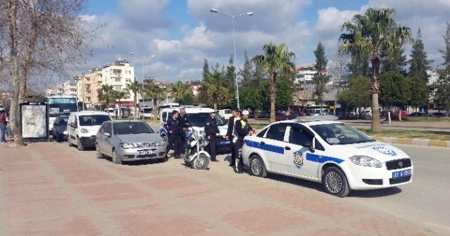  Plakasız Motosikletle Uyuşturucu Ticareti Yapan Şahıs Tutuklandı