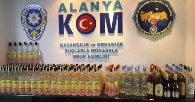 Polis, 375 şişe gümrük kaçağı içki ele geçirdi 