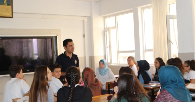 Polis, öğrencilere sürpriz yaptı