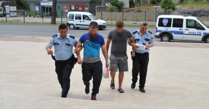 Polise hakaret eden Ruslar sınır dışı edildi