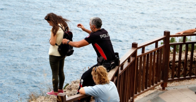 Polisin uzattığı elle ölümden döndü