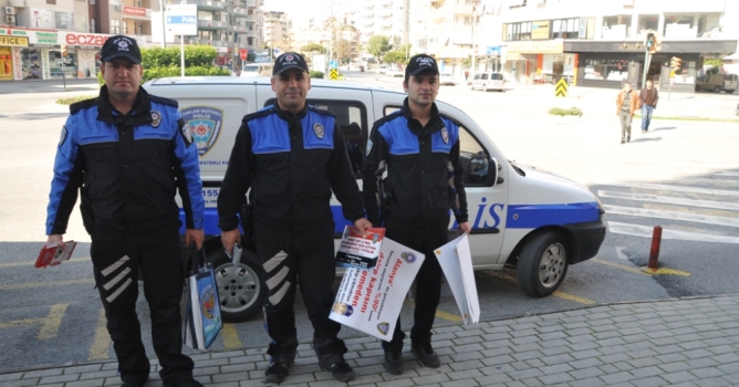 Polisten 'Duyarlı Vatandaş, Güvenli Mahalle Projesi' 