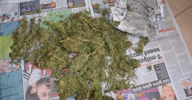 Polisten derneğe uyuşturucu baskını 