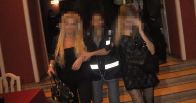 Polisten fuhuş baskını: 3 gözaltı