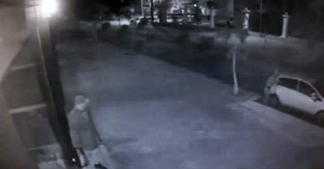 Pompalı tüfekle iş yeri soydular