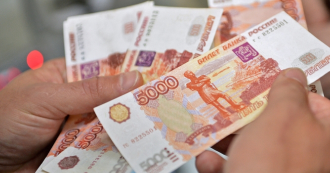 Ruble'deki düşüş Rusya'da tatil satışlarını nasıl etkiledi?