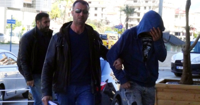 Suçüstü yakalandı