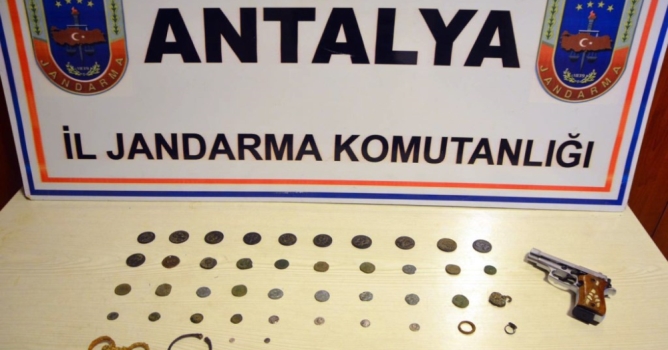 Tarih hırsızları jandarmaya yakalandı