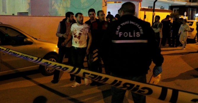 Tartışmada silahlar çekildi: 2 yaralı