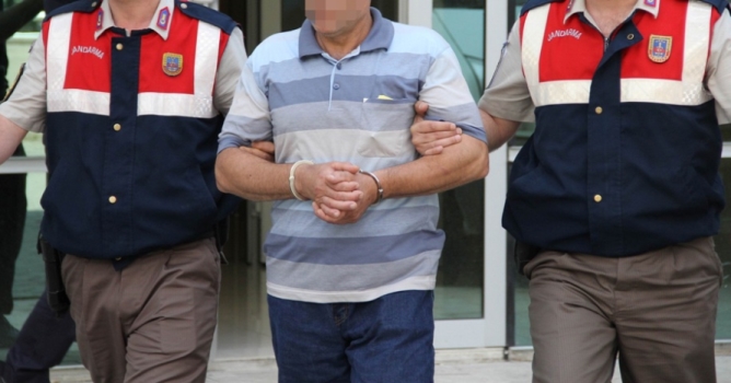 Tatil yaparken yakalandılar!