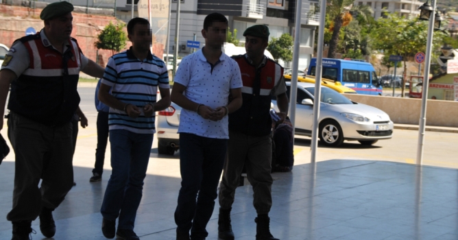 Tatilde yakalanan 2 FETÖ üyesi adliyede