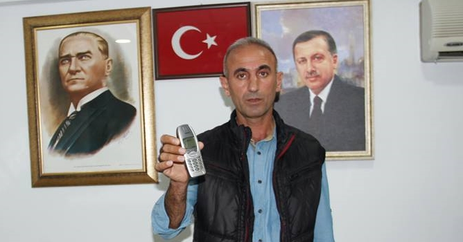 Telefonundan giden tehdit mesajları canından bezdirdi