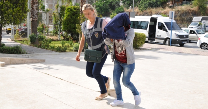  Terör örgütü üyesi kadın yakalandı 