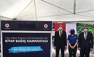 Bakan Gül, ‘Bir Kitap Bir Umut’ kampanyasındaki ilk kitap bağışını Ankara Adliyesi’nden başlattı