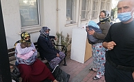 Kucaklarında bebekle polise yakalanan dilencilere 16 bin lira ceza