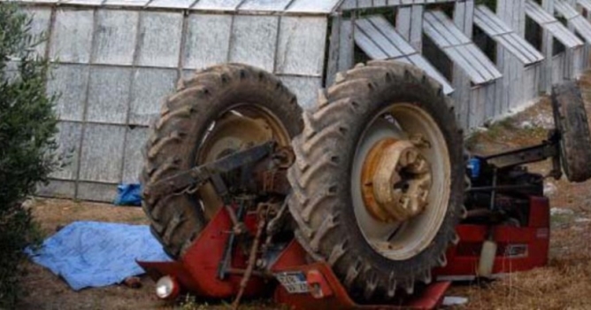 Traktörün altında can verdi