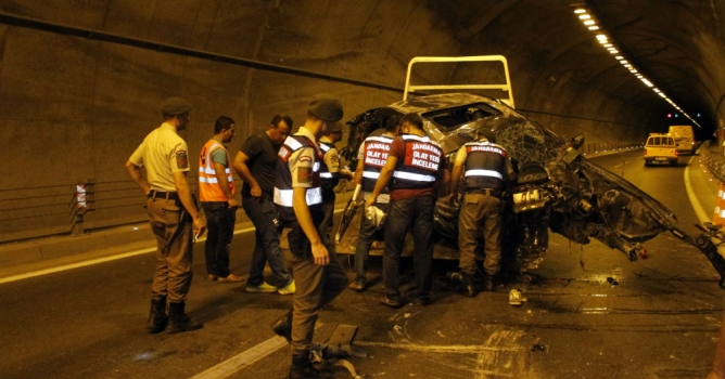 Tünelde feci kaza: 2 ölü, 1 ağır yaralı
