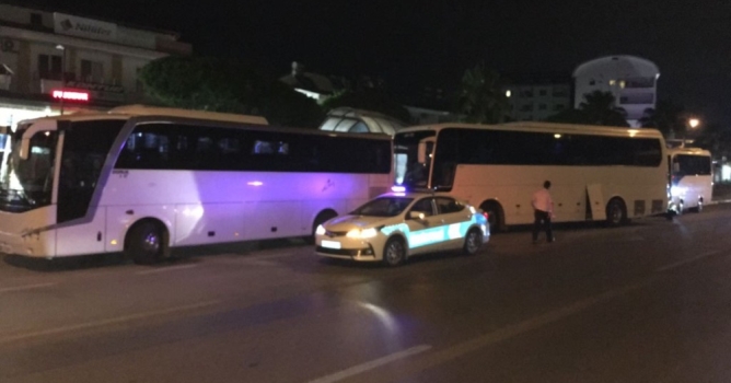 Tur otobüslerine gece yarısı baskını