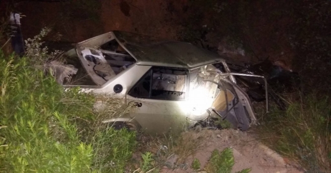 Uçuruma yuvarlanan otomobilin sürücüsü öldü